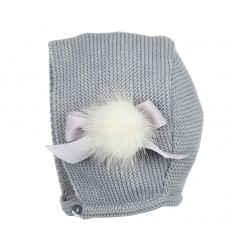 Capota gris con pompón de pelo de Pangasa para bebé